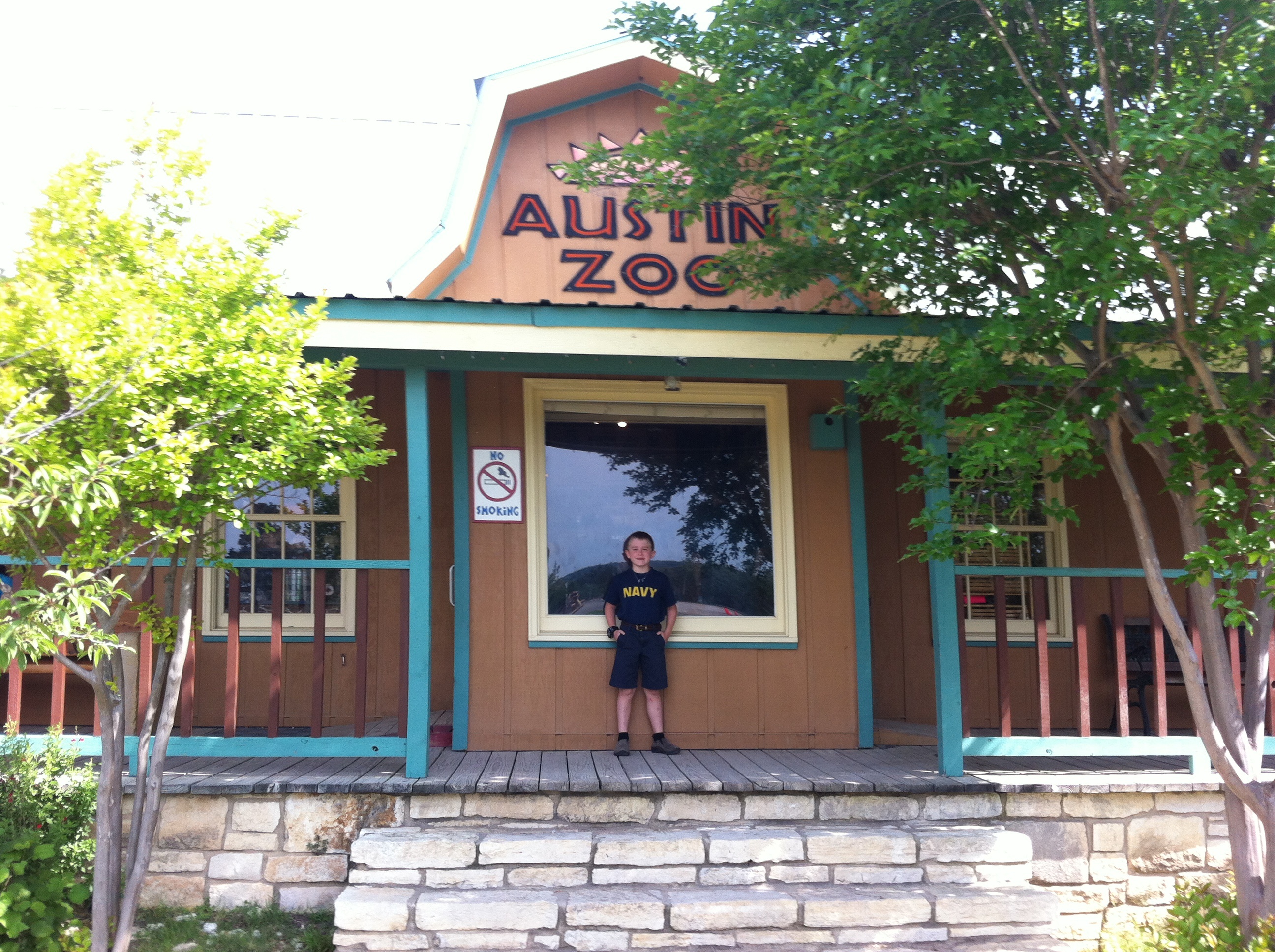2012-04-09-01-Austin Zoo with Ian.jpg